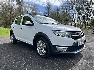 Used 2014 Dacia Sandero Stepway Laureate White - Interior and Exterior details 10