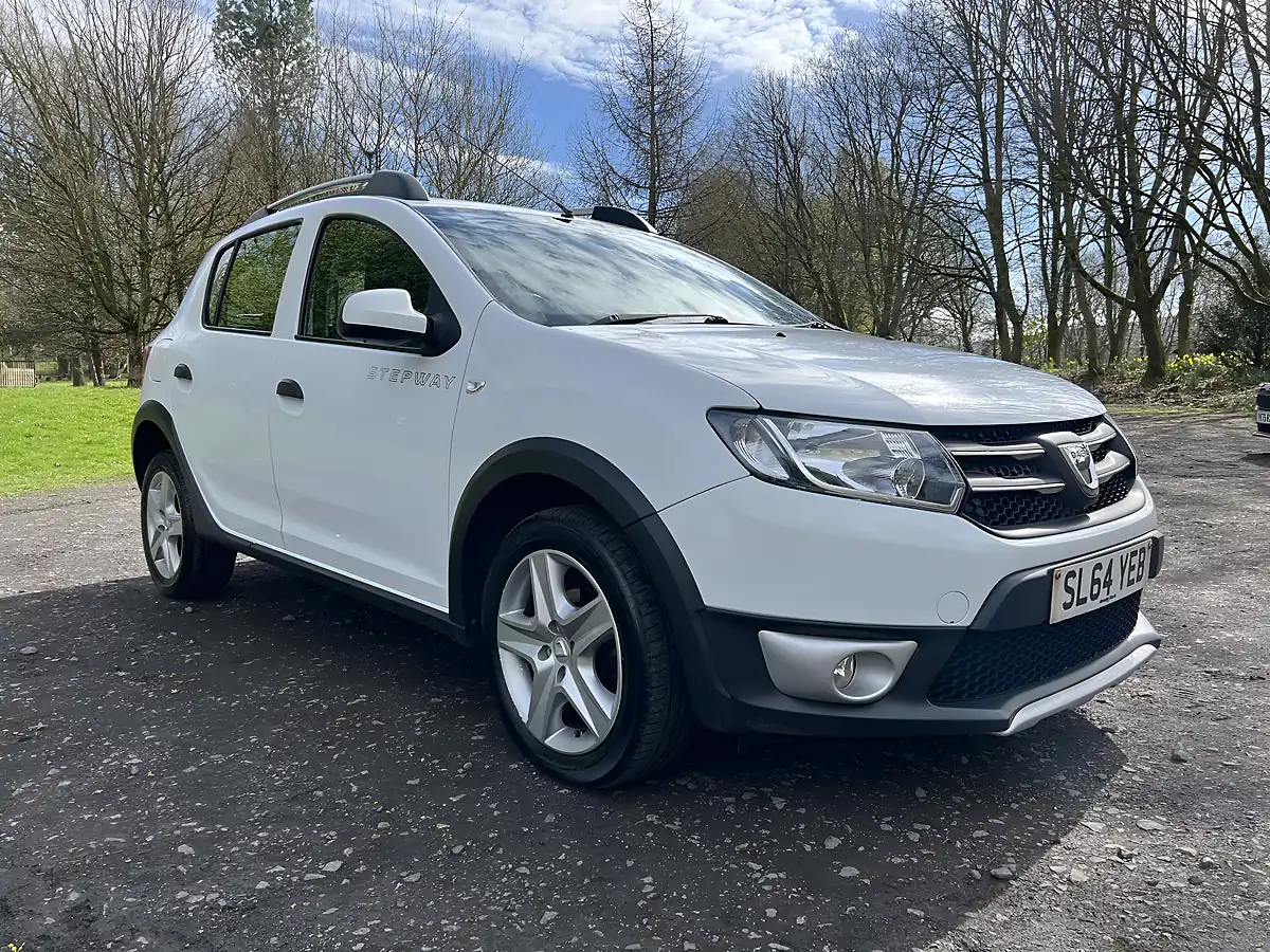 Used 2014 Dacia Sandero Stepway Laureate White - Interior and Exterior details 10