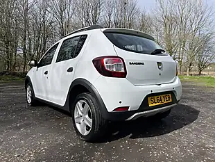 Used 2014 Dacia Sandero Stepway Laureate White - Interior and Exterior details 11