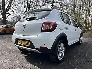 Used 2014 Dacia Sandero Stepway Laureate White - Interior and Exterior details 12