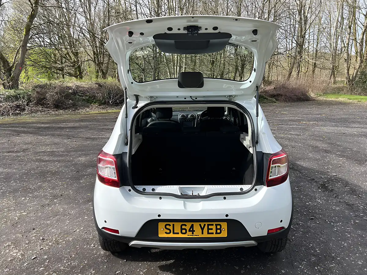 Used 2014 Dacia Sandero Stepway Laureate White - Interior and Exterior details 14