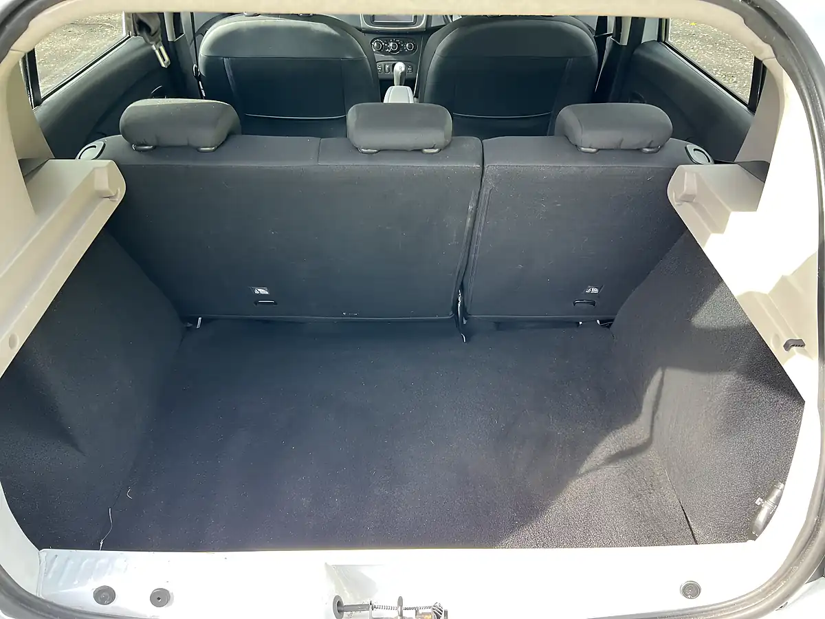 Used 2014 Dacia Sandero Stepway Laureate White - Interior and Exterior details 15