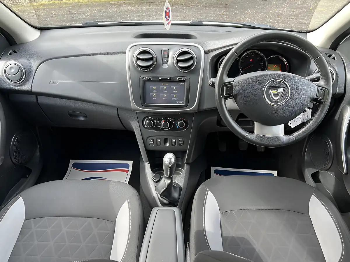 Used 2014 Dacia Sandero Stepway Laureate White - Interior and Exterior details 16