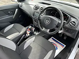 Used 2014 Dacia Sandero Stepway Laureate White - Interior and Exterior details 17