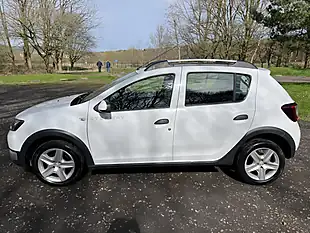 Used 2014 Dacia Sandero Stepway Laureate White - Interior and Exterior details 2