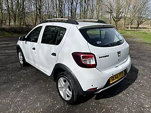 Used 2014 Dacia Sandero Stepway Laureate White - Interior and Exterior details 3