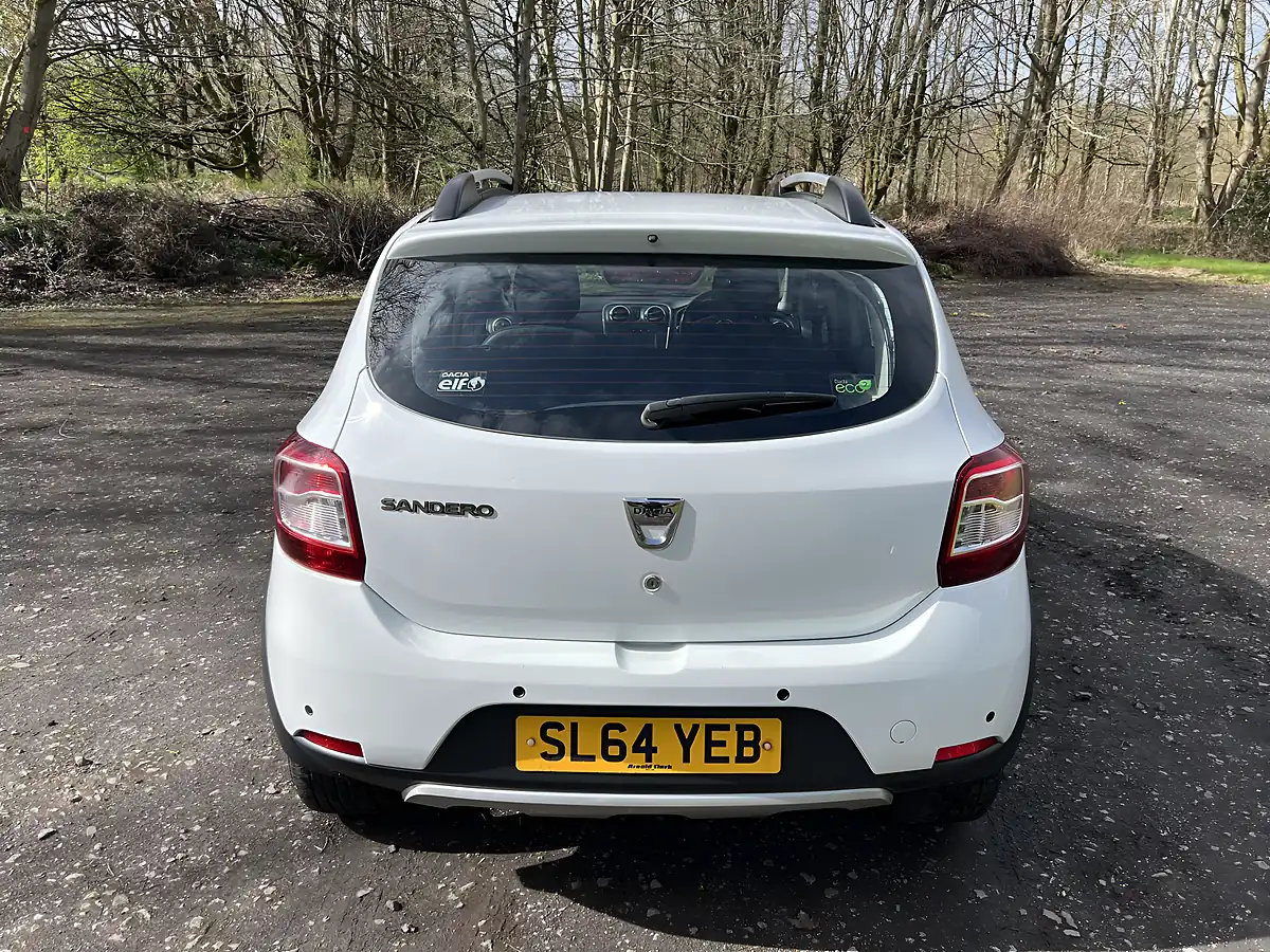 Used 2014 Dacia Sandero Stepway Laureate White - Interior and Exterior details 4