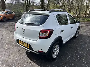 Used 2014 Dacia Sandero Stepway Laureate White - Interior and Exterior details 5