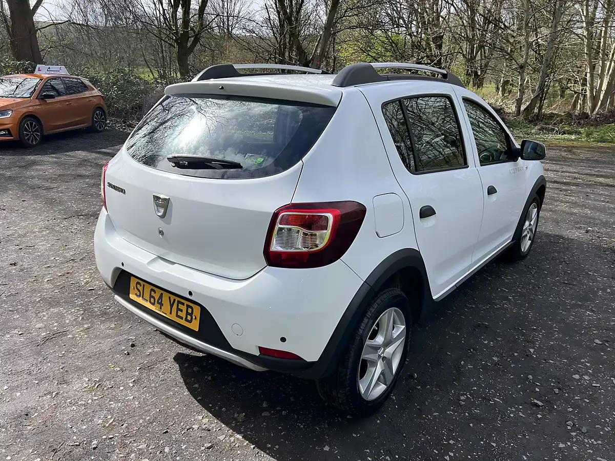 Used 2014 Dacia Sandero Stepway Laureate White - Interior and Exterior details 5