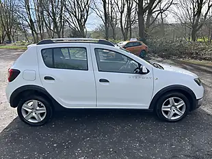 Used 2014 Dacia Sandero Stepway Laureate White - Interior and Exterior details 6