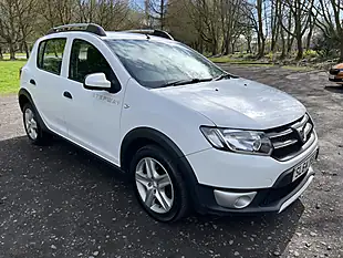 Used 2014 Dacia Sandero Stepway Laureate White - Interior and Exterior details 7