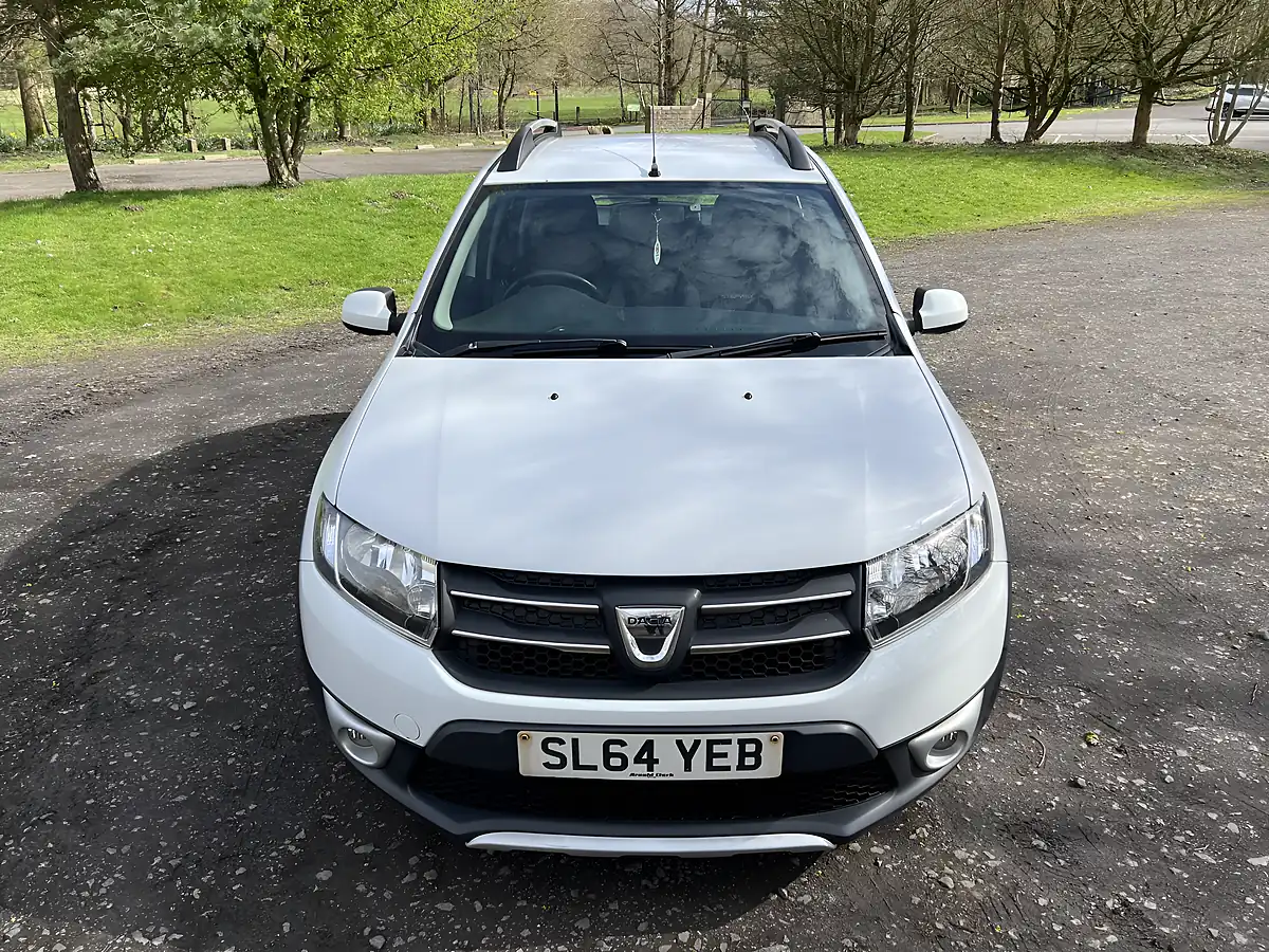 Used 2014 Dacia Sandero Stepway Laureate White - Interior and Exterior details 8