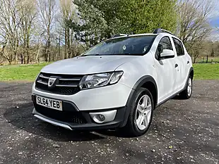 Used 2014 Dacia Sandero Stepway Laureate White - Interior and Exterior details 9