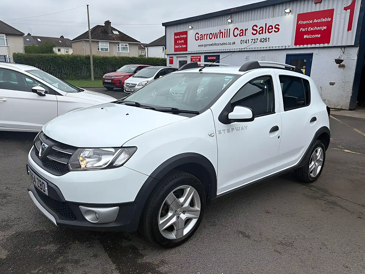 Used 2014 Dacia Sandero Stepway Laureate White - Front View