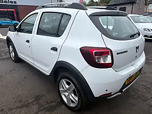 Used 2014 Dacia Sandero Stepway Laureate White - Interior and Exterior details 3