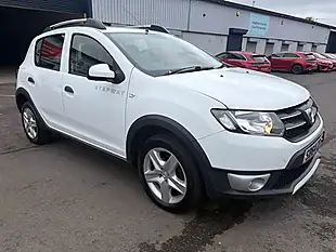 Used 2014 Dacia Sandero Stepway Laureate White - Interior and Exterior details 5
