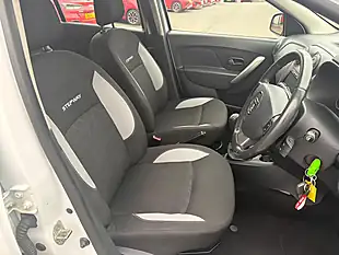 Used 2014 Dacia Sandero Stepway Laureate White - Interior and Exterior details 8