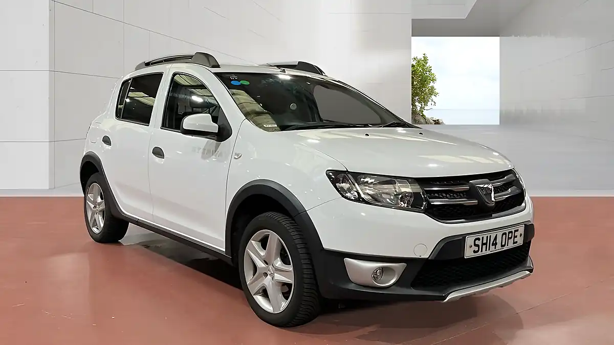 Used 2014 Dacia Sandero Stepway Laureate White - Front View