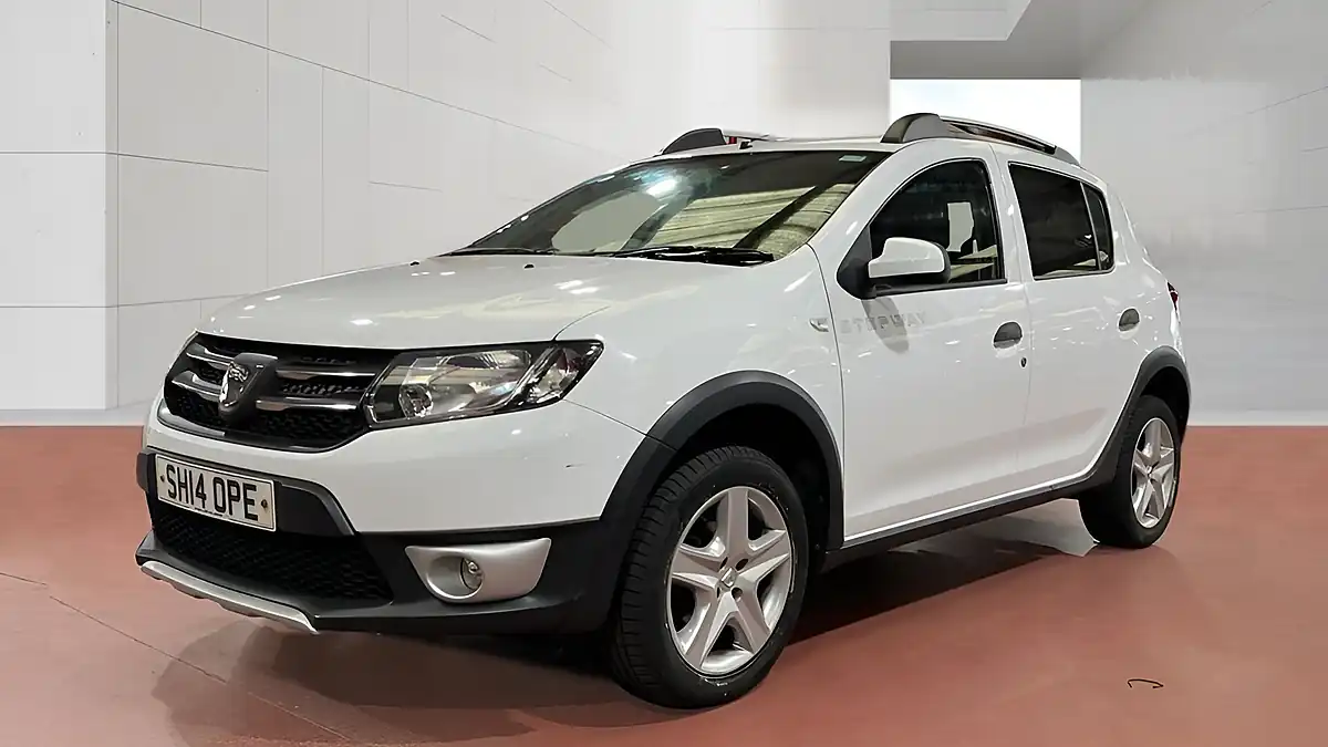 Used 2014 Dacia Sandero Stepway Laureate White - Interior and Exterior details 2