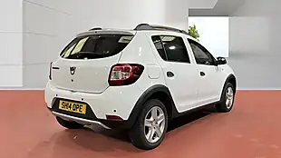 Used 2014 Dacia Sandero Stepway Laureate White - Interior and Exterior details 4