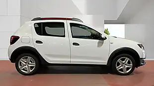 Used 2014 Dacia Sandero Stepway Laureate White - Interior and Exterior details 5