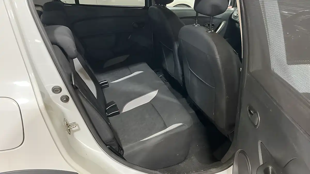 Used 2014 Dacia Sandero Stepway Laureate White - Interior and Exterior details 8