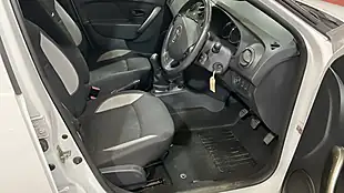 Used 2014 Dacia Sandero Stepway Laureate White - Interior and Exterior details 9