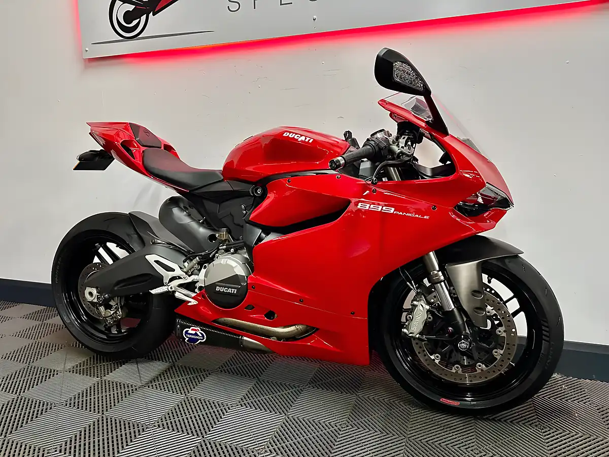 Used 2014 Ducati 899 Panigale Red - Interior and Exterior details 10