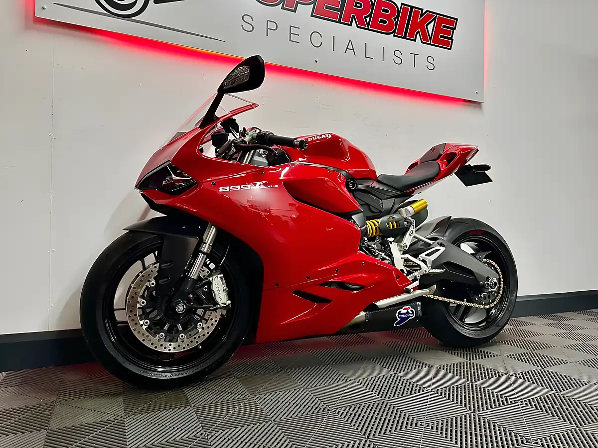 Used 2014 Ducati 899 Panigale Red - Interior and Exterior details 11