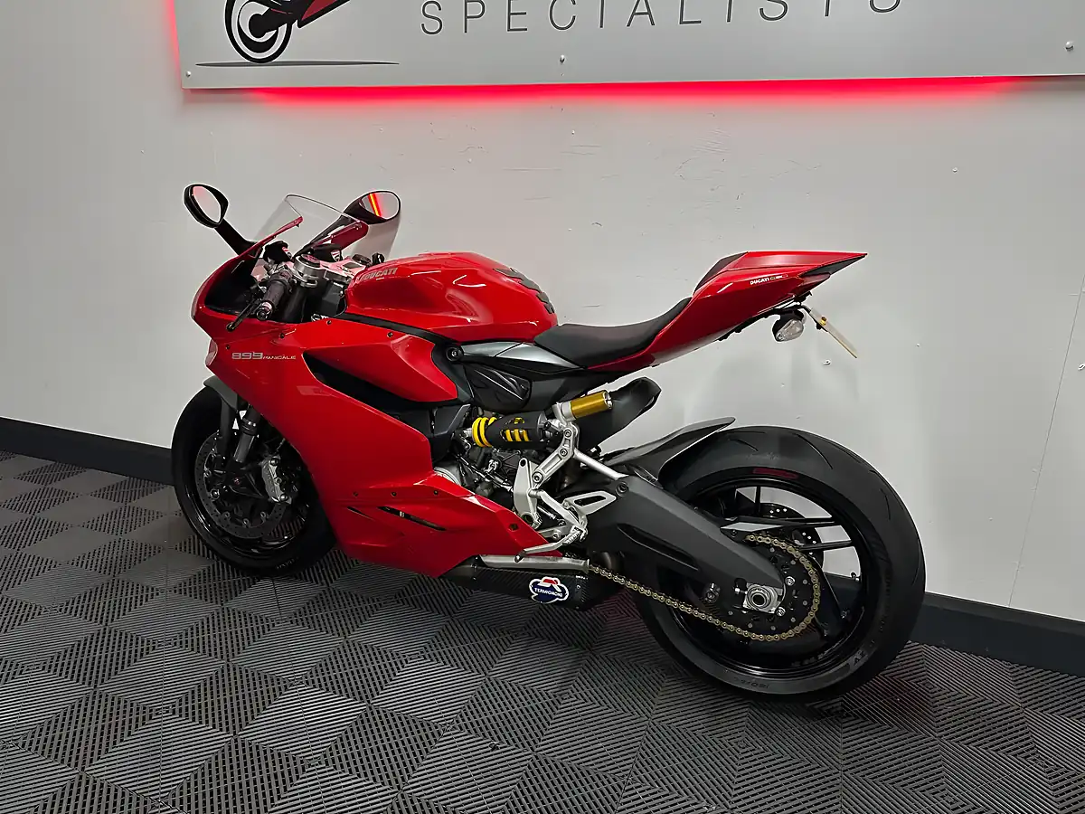Used 2014 Ducati 899 Panigale Red - Interior and Exterior details 12