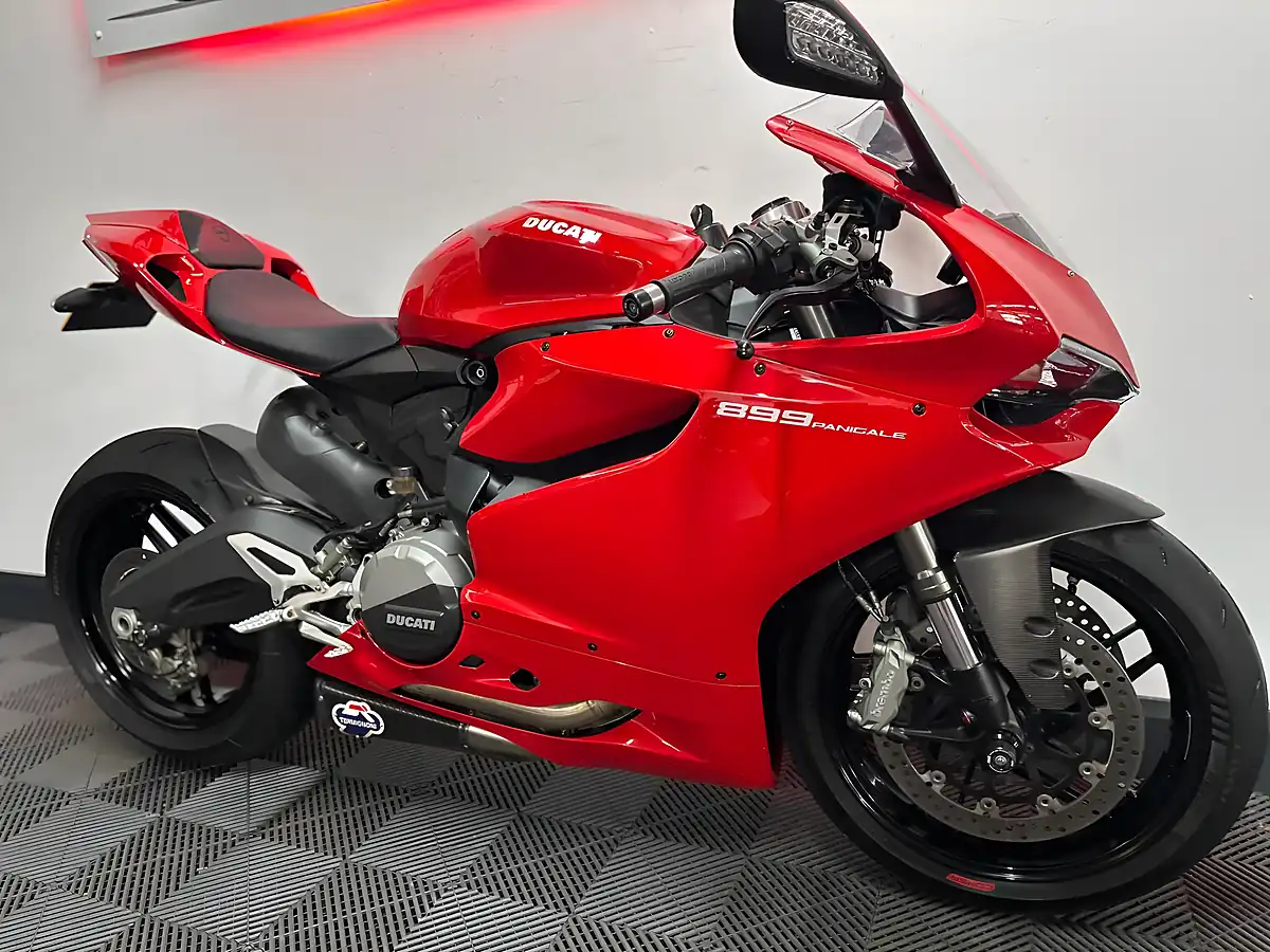 Used 2014 Ducati 899 Panigale Red - Interior and Exterior details 3
