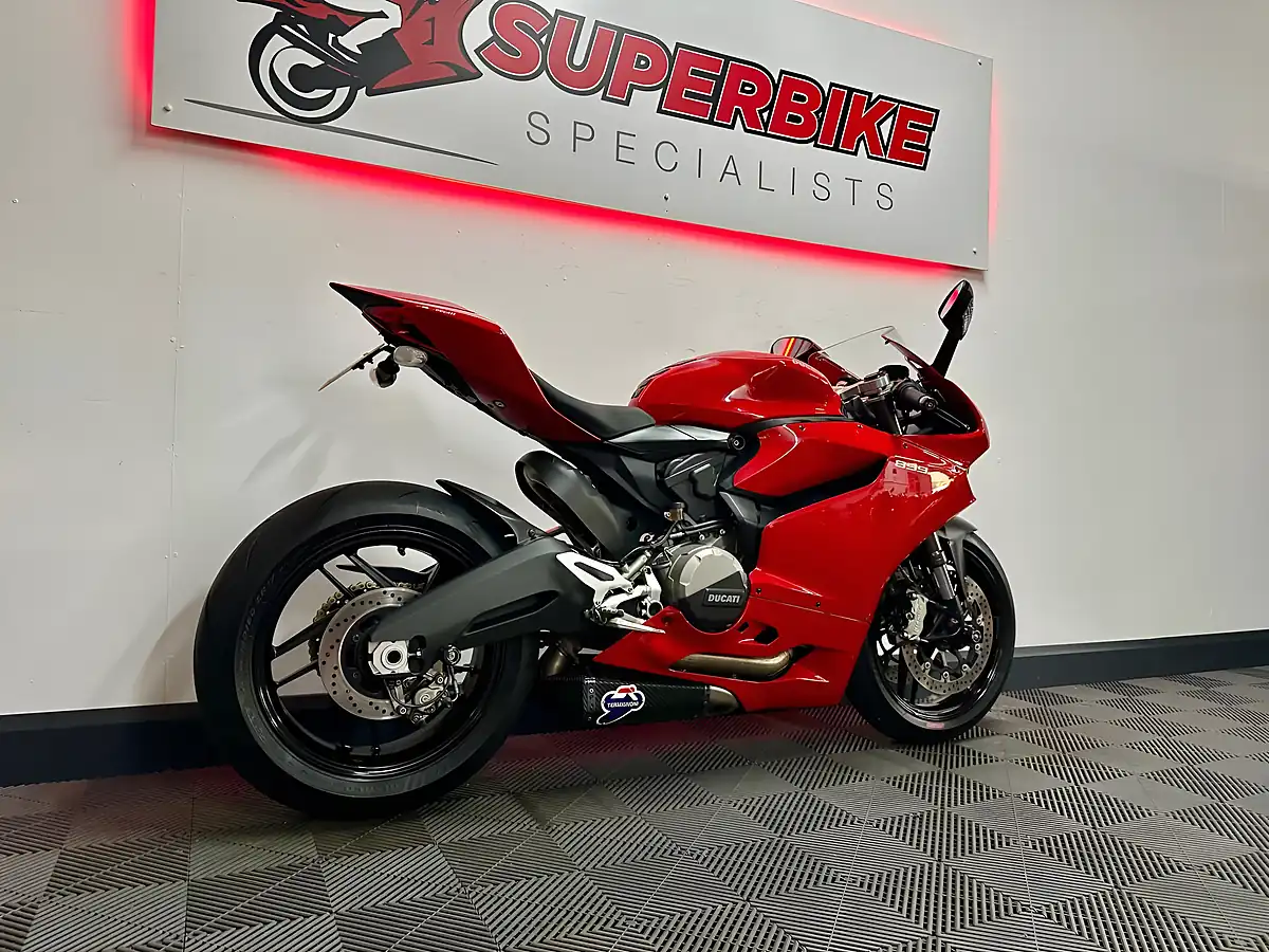 Used 2014 Ducati 899 Panigale Red - Interior and Exterior details 5