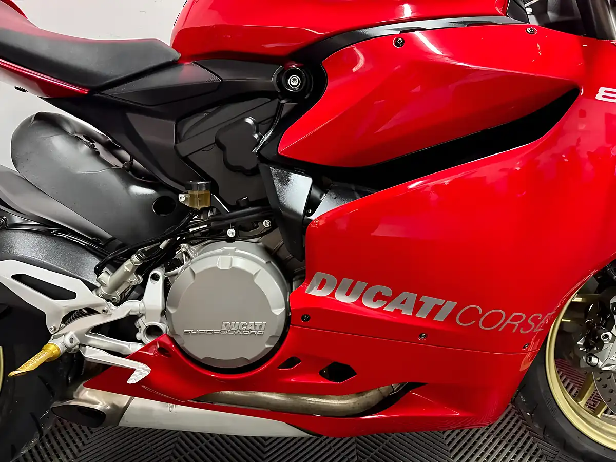 Used 2014 Ducati 899 Panigale Super Sports Red - Interior and Exterior details 11
