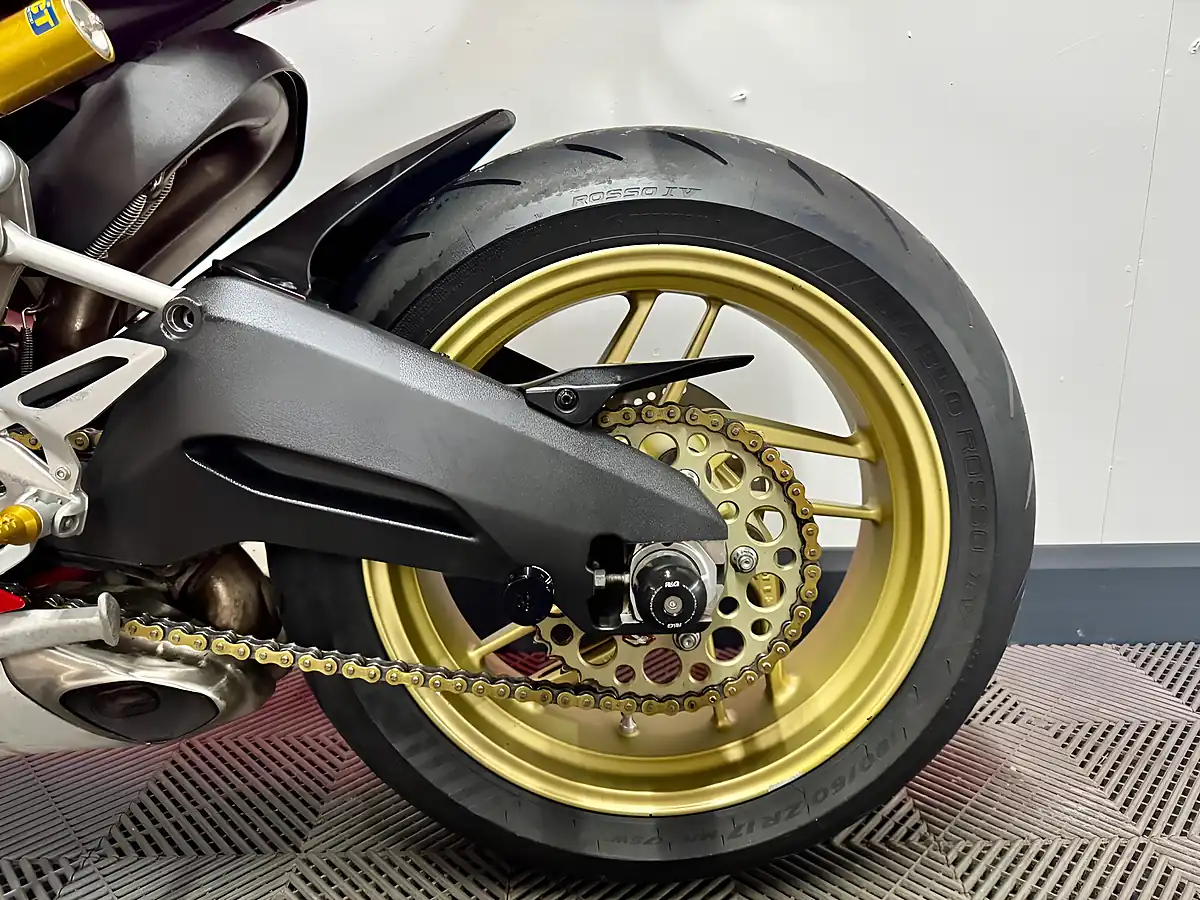 Used 2014 Ducati 899 Panigale Super Sports Red - Interior and Exterior details 16