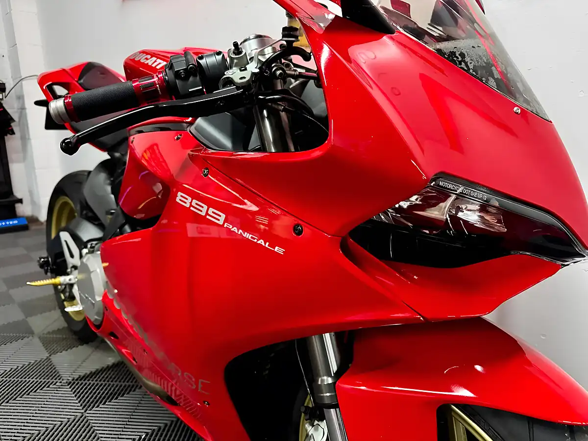 Used 2014 Ducati 899 Panigale Super Sports Red - Interior and Exterior details 19