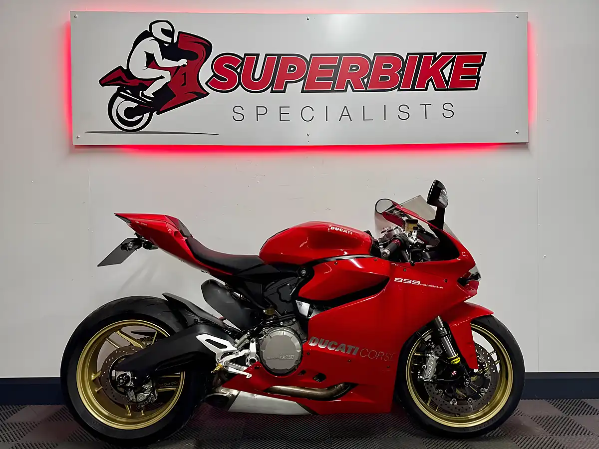 Used 2014 Ducati 899 Panigale Super Sports Red - Interior and Exterior details 2