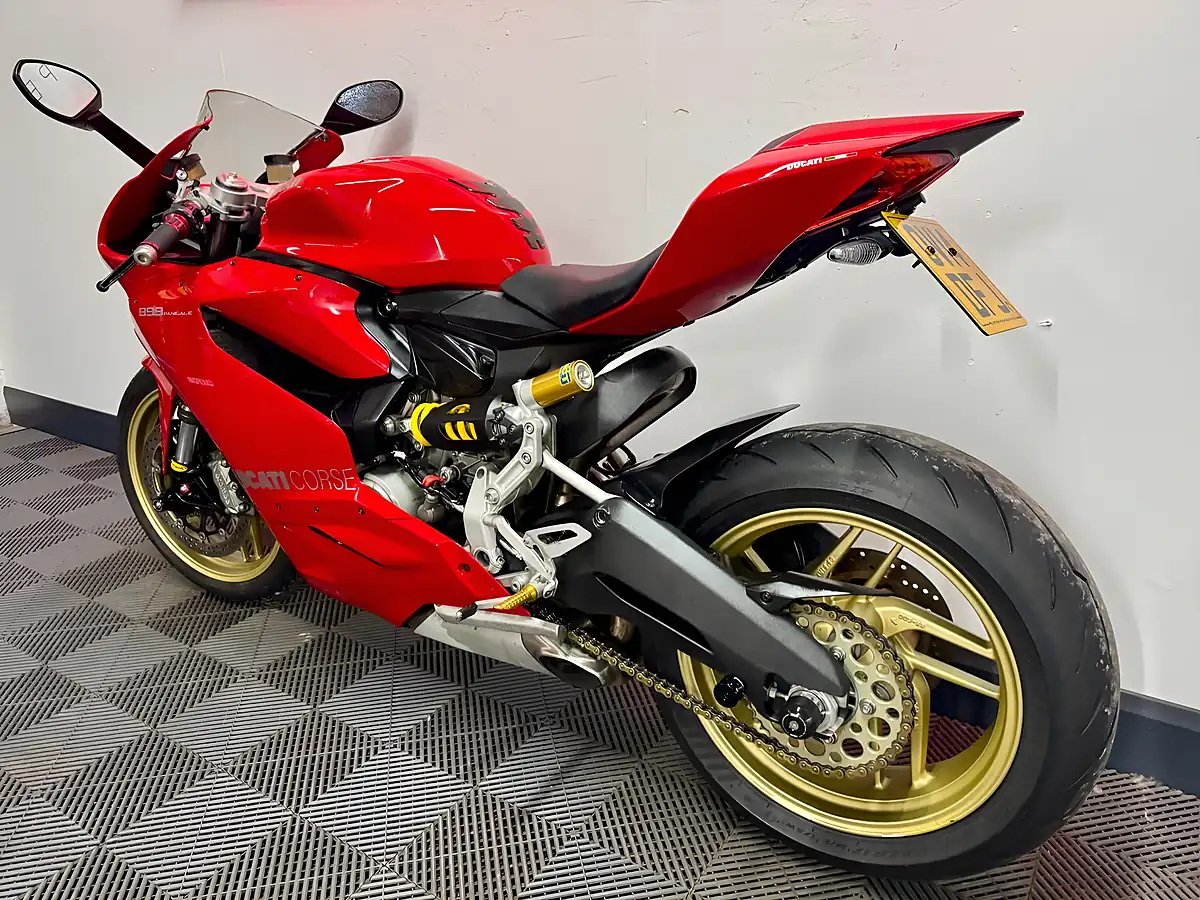 Used 2014 Ducati 899 Panigale Super Sports Red - Interior and Exterior details 8
