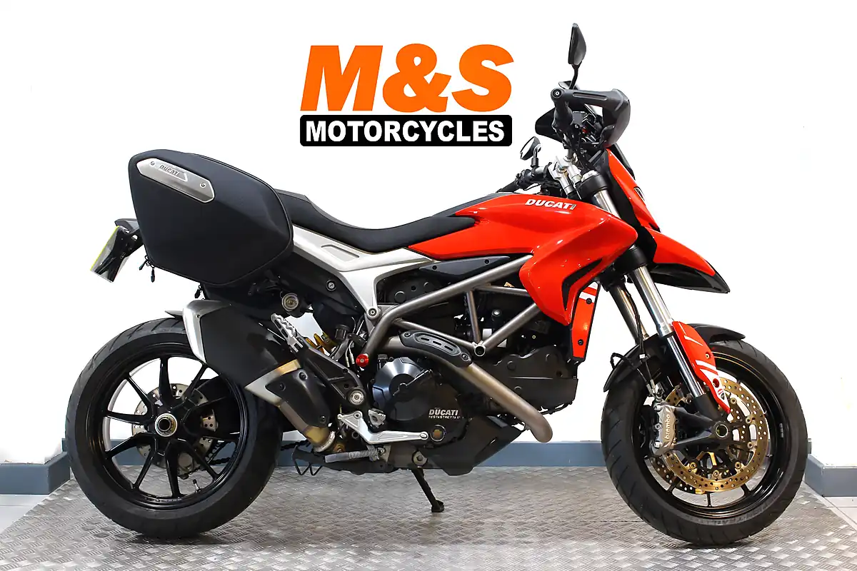 Used 2014 Ducati Hyperstrada 821 Tourer Red - Front View