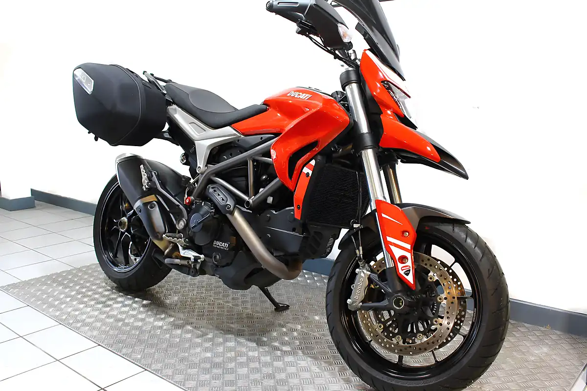 Used 2014 Ducati Hyperstrada 821 Tourer Red - Interior and Exterior details 2