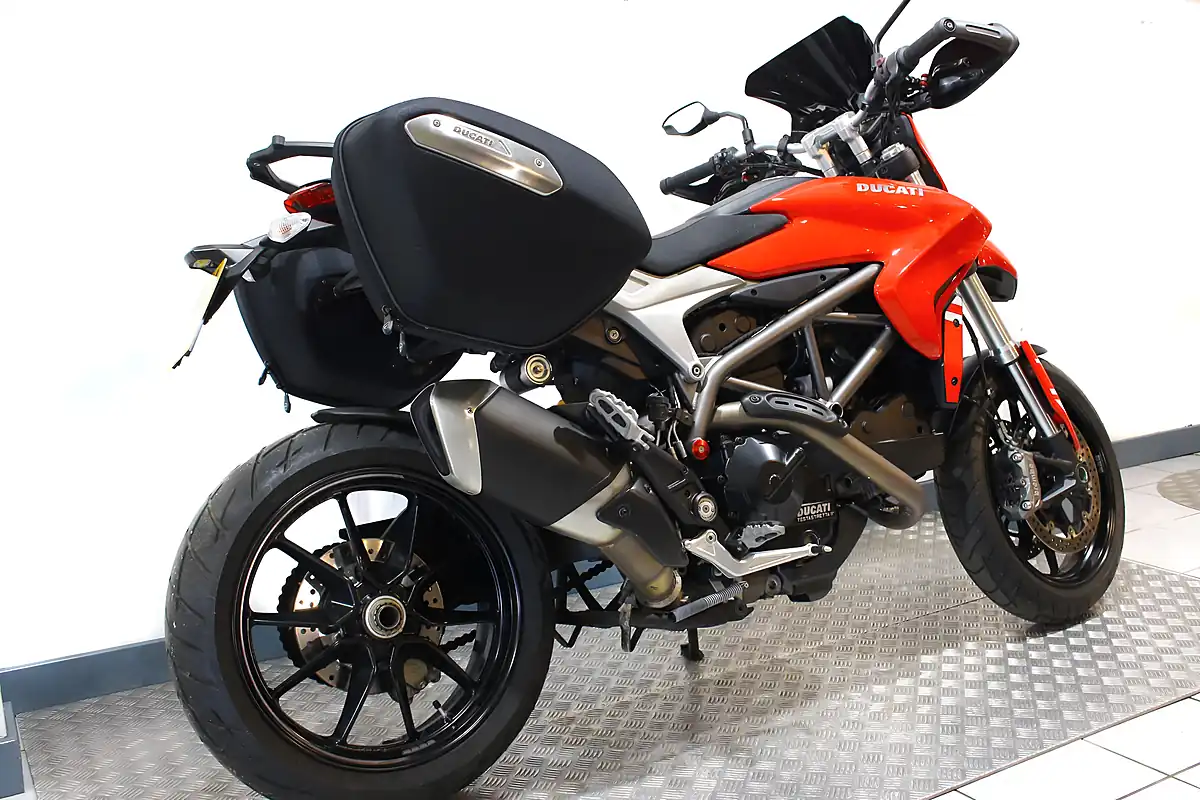 Used 2014 Ducati Hyperstrada 821 Tourer Red - Interior and Exterior details 3