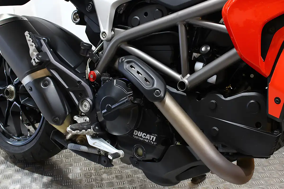 Used 2014 Ducati Hyperstrada 821 Tourer Red - Interior and Exterior details 5