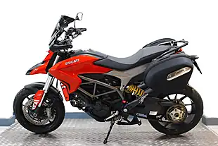 Used 2014 Ducati Hyperstrada 821 Tourer Red - Interior and Exterior details 8