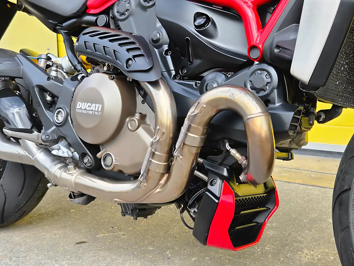 Used 2014 Ducati Monster 1200 S Red - Interior and Exterior details 17