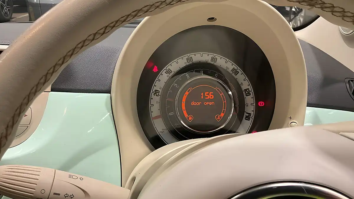 Used 2014 Fiat 500 Lounge Green - Interior and Exterior details 10