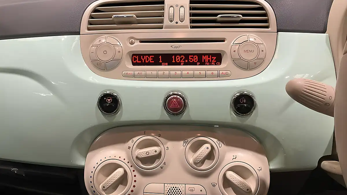 Used 2014 Fiat 500 Lounge Green - Interior and Exterior details 11