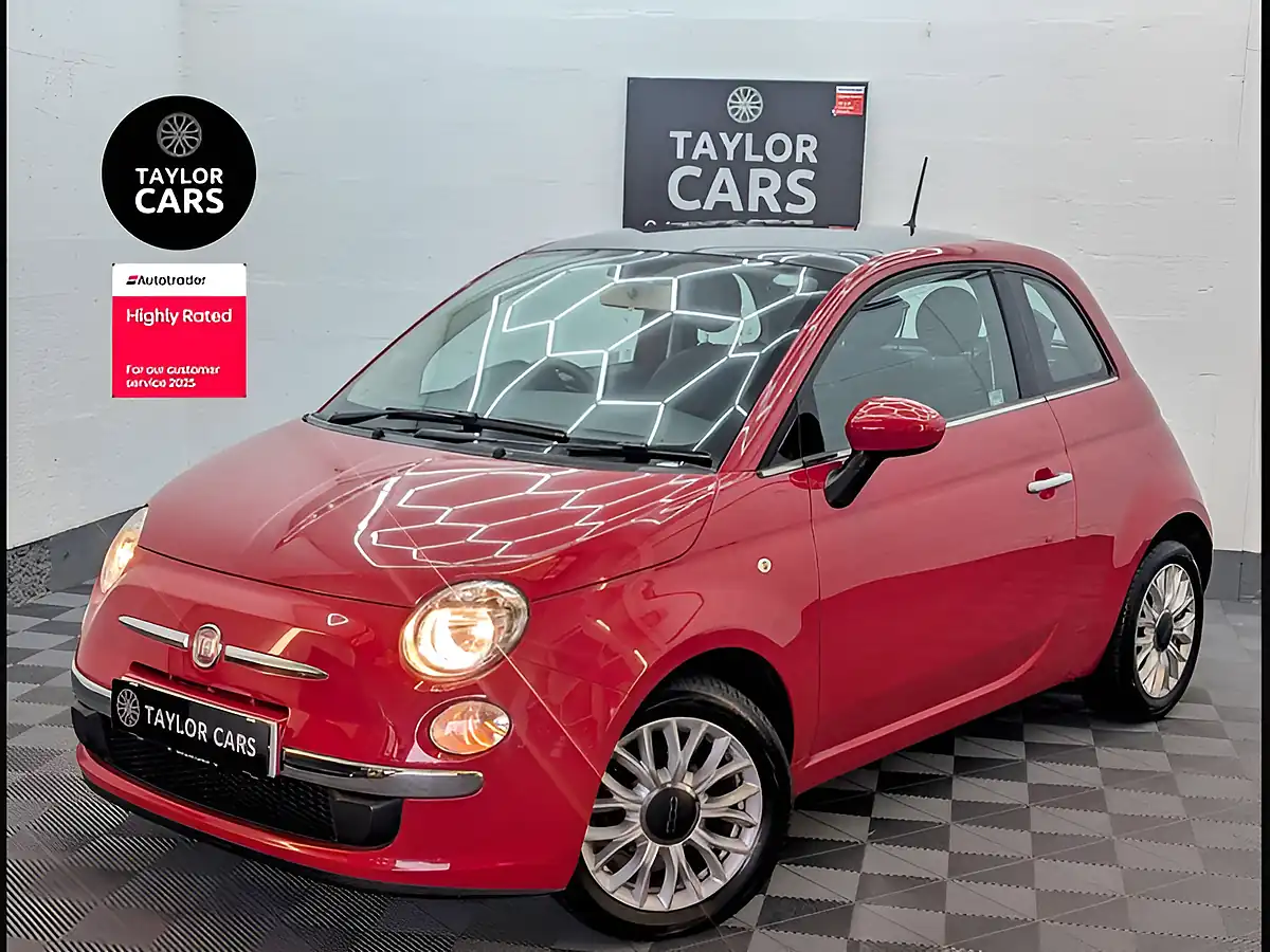 Used 2014 Fiat 500 Lounge Red - Front View