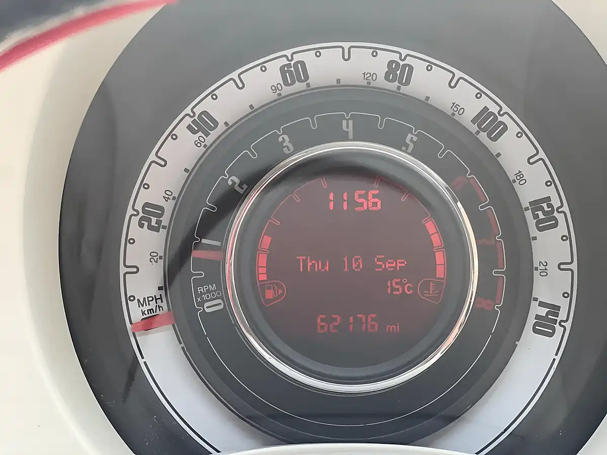 Used 2014 Fiat 500 Lounge Red - Interior and Exterior details 18
