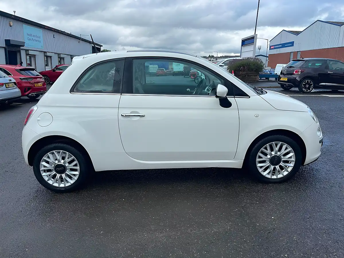 Used 2014 Fiat 500 Lounge White - Interior and Exterior details 4
