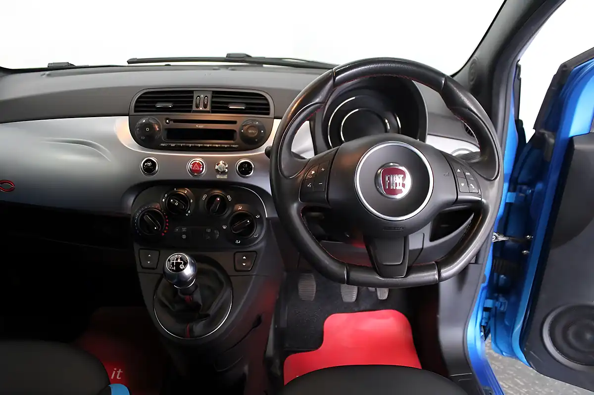 Used 2014 Fiat 500 S Blue - Interior and Exterior details 15