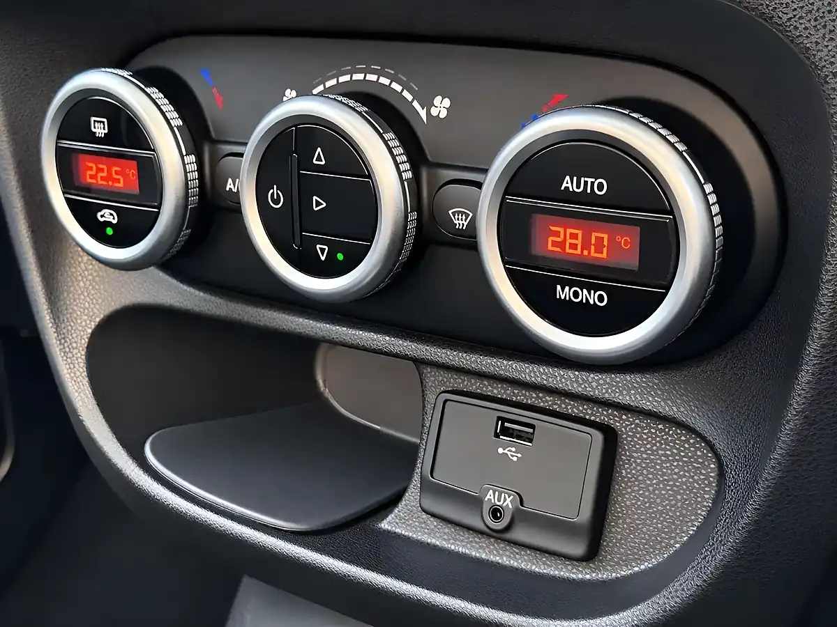 Used 2014 Fiat 500L Lounge Black - Interior and Exterior details 18